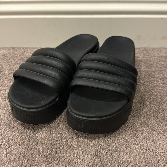 COUGAR Sandals - Picture 5 of 5